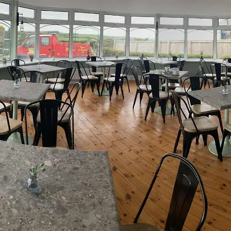 Moorside Hotel&cafe 3*