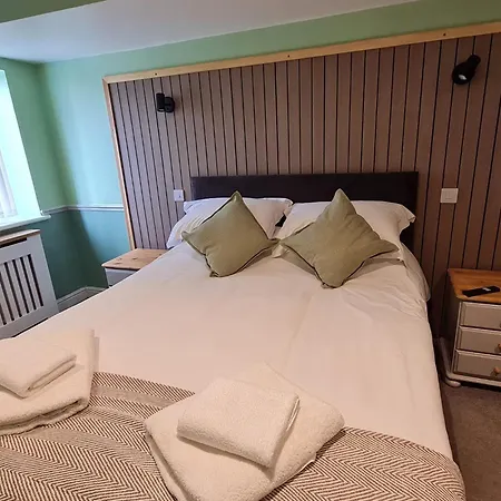 Moorside Hotel&cafe 3*