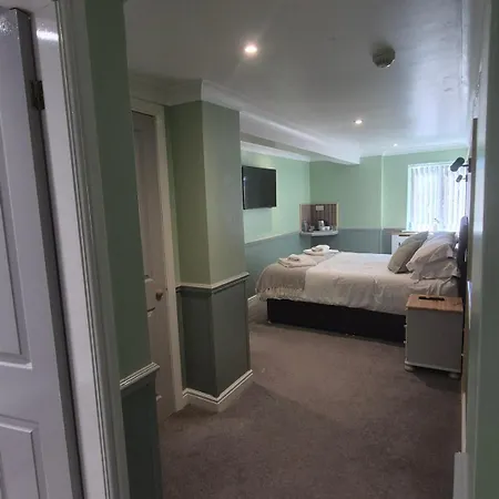 Moorside And Cafe Hotel 3*