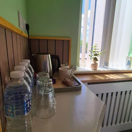 Moorside And Cafe Hotel 3*
